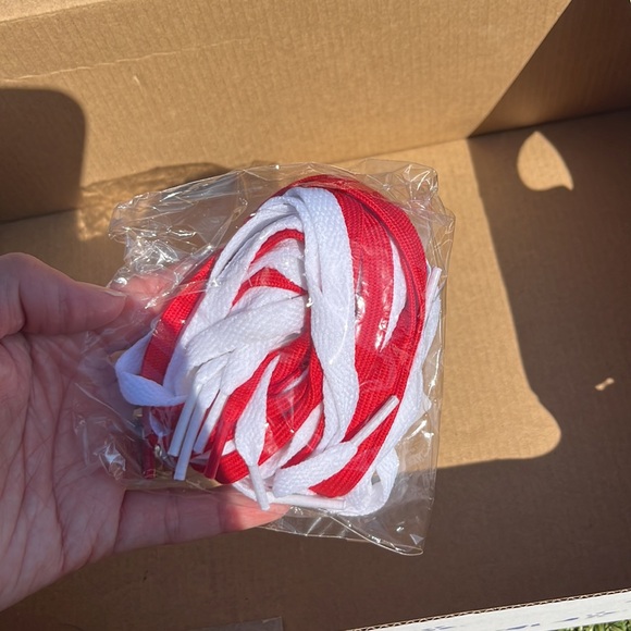 Limited edition unisex Dino Converse sz 5 Youth - Picture 9 of 9